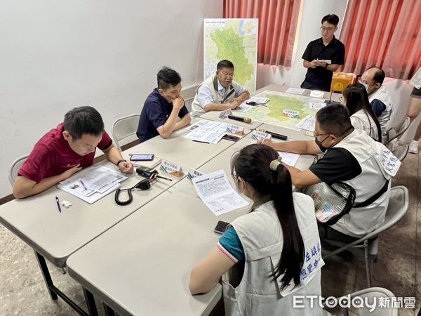 ▲左鎮區公所舉辦防災兵棋推演與收容處所演練，區長餘基吉擔任指揮官，展現地方應變整備力。（記者林東良翻攝）