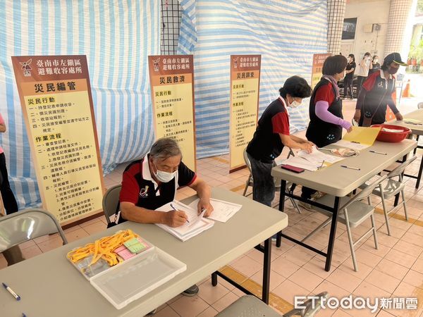 ▲左鎮區公所舉辦防災兵棋推演與收容處所演練，區長餘基吉擔任指揮官，展現地方應變整備力。（記者林東良翻攝）