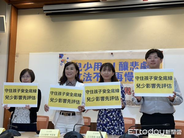 ▲▼民進黨立委張雅琳、林宜瑾與台灣展翅協會、台灣放伴教育協會等團體今（26日）召開記者會。（圖／記者詹詠淇攝）