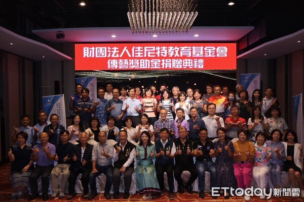 ▲佳尼特教育基金會舉辦「與校長有約暨傳藝獎助金頒贈典禮」，台南47所小學校長與各界代表共襄盛舉，攜手推動藝陣教育紮根。（記者林東良翻攝）