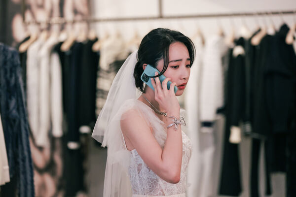 ▲《慶祝》陳庭妮（左）、天心和李沐在劇中齊聚於Podcast節目分享，分享這段日子終於學會「為自己慶祝」的過程。（圖／寬想國際娛樂提供）