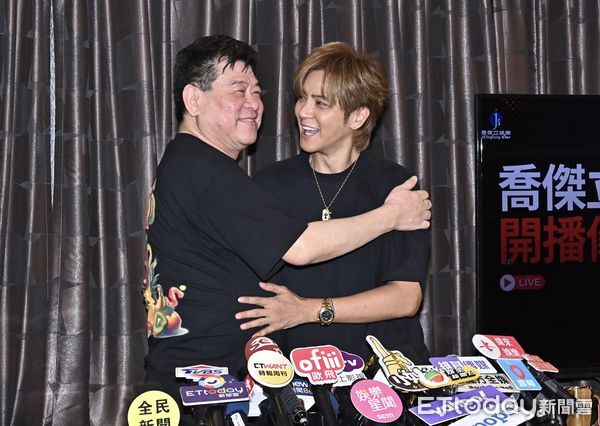 ▲孫德榮、羅志祥出席喬傑立帝國頻道正式開播記者會 。（圖／記者李毓康攝）