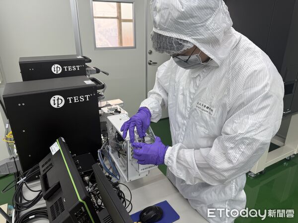 ▲非理工背景也能成功轉職科技業！林採樂參加半導體職訓課程，成功從行政人員轉職為工程師。（記者林東良翻攝，下同）
