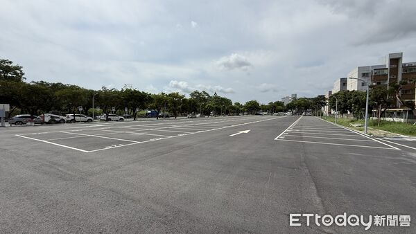 ▲台南南區新興新建停車場正式啟用，共提供248席汽車格，免費試停至6月30日。（記者林東良翻攝，下同）