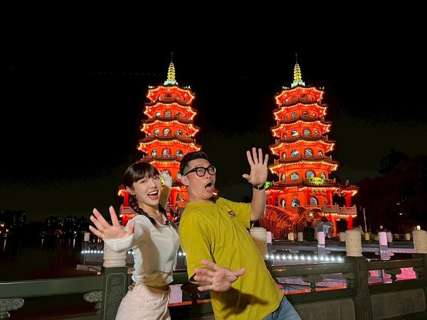 ▲台鋼雄鷹啦啦隊女神一粒(左起)攜手李樂、螢螢到高雄玩耍。（圖／三立提供）