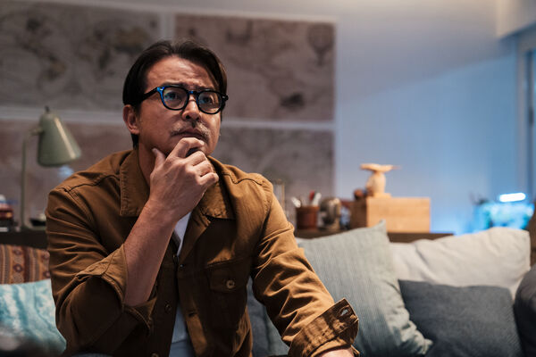 ▲《親密之海》李銘順、瑞瑪席丹、于子育、吳慷仁四人赤裸同床。（圖／CATCHPLAY提供）