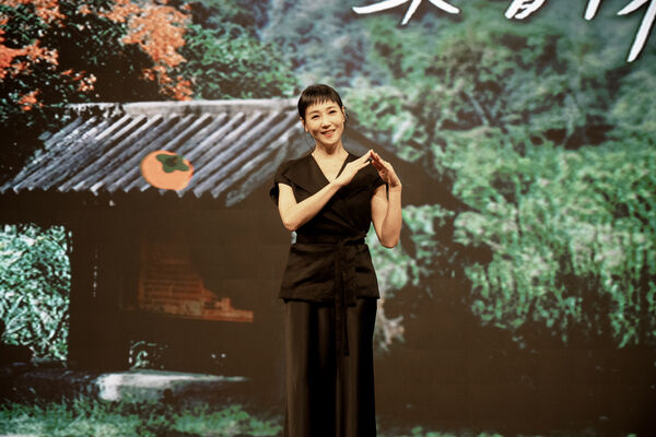 ▲《假日到山裏來看你》首映記者會，前排左起張家慧、林慶台、張本渝、徐詣帆、李宣榕、陳妤，後排左起徐愷伶、林孫煜豪、李夢苡樺、林亭莉、林巧媛、宸頤。（圖／大愛提供）