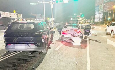 桃園大園深夜3車連環撞「中間白車超慘」 肇事男恍神追尾釀2傷