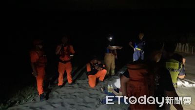 苗栗婦騎單車海邊觀看夕陽「誤入沙丘刁車」 手機定位助脫險