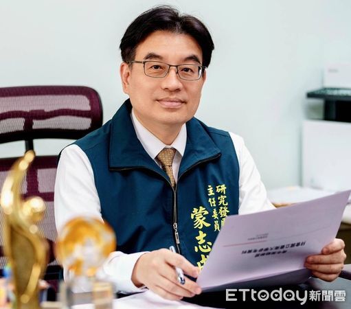 ▲台南研考會主委蒙志成涉不當用車與特支費，台南地檢署複訊後裁定50萬元交保、限制出境出海，蒙員向黃哲市長請辭獲准。（圖／記者林東良翻攝）