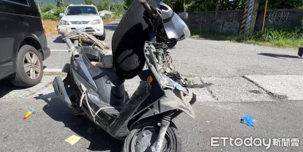 ▲學童交通車左轉與機車碰撞。（圖／記者楊晨東翻攝）