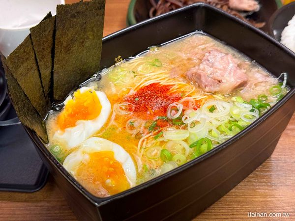 ▲▼一蘭拉麵難波御堂筋店。（圖／部落客台南好Food遊授權提供）
