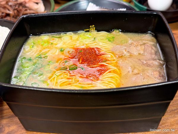▲▼一蘭拉麵難波御堂筋店。（圖／部落客台南好Food遊授權提供）