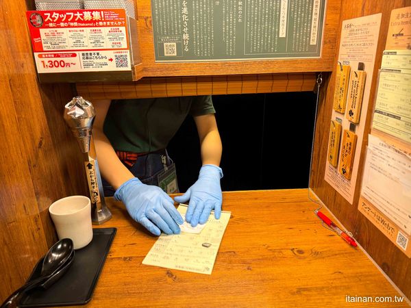 ▲▼一蘭拉麵難波御堂筋店。（圖／部落客台南好Food遊授權提供）