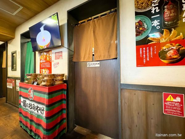 ▲▼一蘭拉麵難波御堂筋店。（圖／部落客台南好Food遊授權提供）