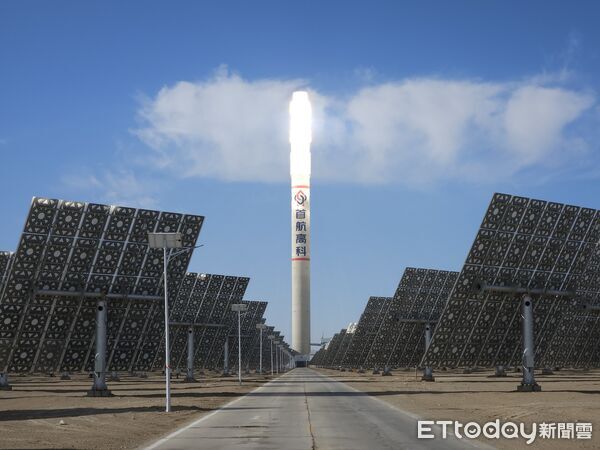 ▲▼前總統馬英九參訪敦煌光電產業園。（圖／記者陳冠宇攝）