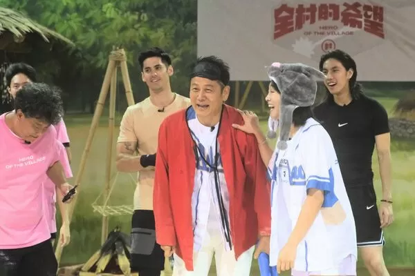 ▲張文綺險遭Eason「夾子鎖喉」。（圖／東森綜合台）