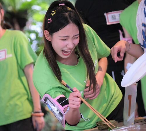 ▲張文綺險遭Eason「夾子鎖喉」。（圖／東森綜合台）