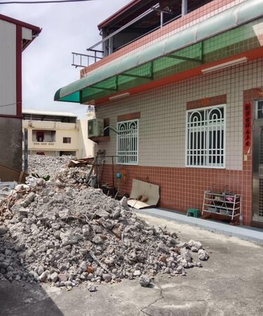 ▲▼台中霧峰民眾檢舉建商違法施工，遭傾倒廢棄物            。（圖／民眾提供）