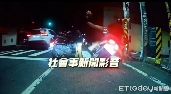 ▲▼屏東當地村長金孫不滿騎士「眼神挑釁」，憤怒下車打人。（圖／翻攝社會事新聞影音）