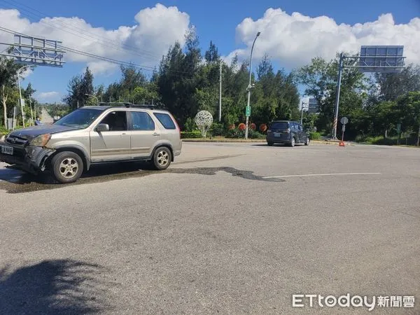 ▲▼金門金湖鎮料羅圓環，今日上午發生車禍事故             。（圖／記者林名揚翻攝）