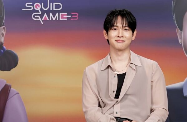 ▲任時完看劇本嚇傻了。（圖／Netflix提供）