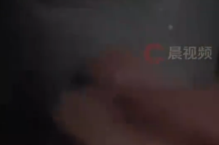 ▲楊同學敲門都無人回應。（圖／翻攝自微博）