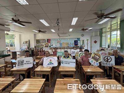 花蓮東華附小堅持「木育教育」 換用國產柳杉課桌椅