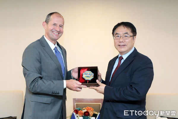 ▲歐盟處長谷力哲拜訪台南市長黃偉哲，雙方就文化、經貿與人權議題深入交流。（記者林東良翻攝）