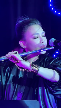 ▲▼范曉萱難得開唱，網友驚呼神韻像大S。（圖／翻攝自微博）