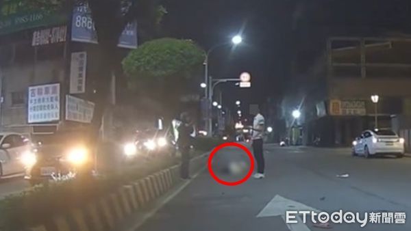 ▲新北市三重區死亡車禍，撞擊瞬間曝光。（圖／網友yu________22授權提供，下同）