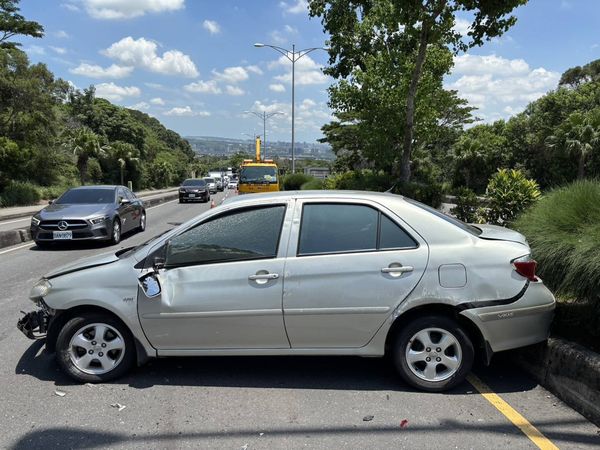 ▲彰化台74線71歲阿伯開車恍神撞砂石車。（圖／民眾提供）