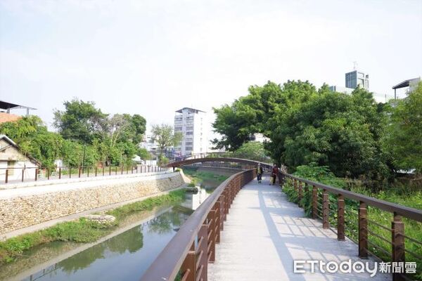 ▲雲林溪上中下游段整體水環境與景觀改善工程，榮獲2025年全球卓越建設獎「公部門基礎建設 / 環境適意工程類」金獎。&nbsp;（圖／記者游瓊華翻攝）