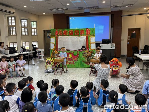 ▲▼   嘉義中油非營利幼兒園孩童懷舊童玩展現愛心 贈捐修緣育幼院   。（圖／記者翁伊森攝）
