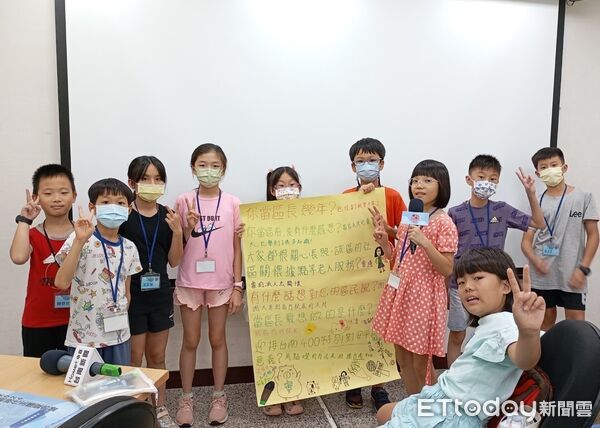 ▲中嘉寬頻舉辦「新視代主播夏令營」，透過主播實戰與AI媒體素養課程，為台南學童打造未來軟實力。（記者林東良翻攝，下同）