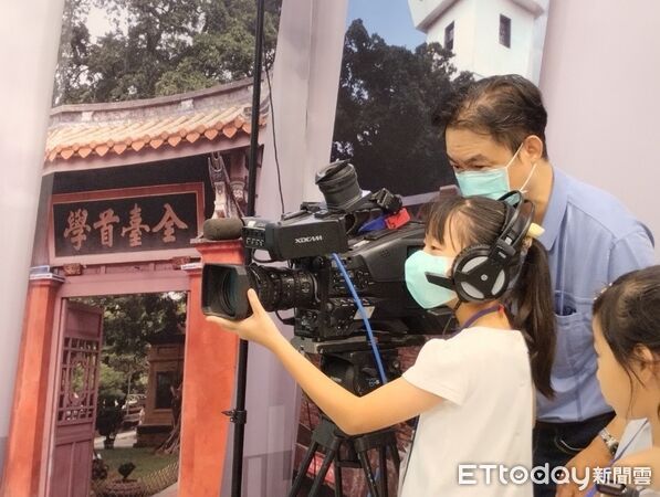 ▲中嘉寬頻舉辦「新視代主播夏令營」，透過主播實戰與AI媒體素養課程，為台南學童打造未來軟實力。（記者林東良翻攝，下同）