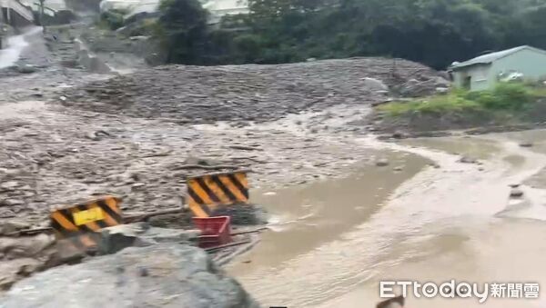 ▲南投暴雨又造成投95線雙向中斷。（圖／東埔村民提供）