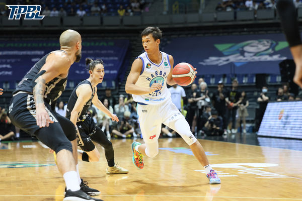 ▲國王林書豪、奧帝，海神胡瓏貿、邱子軒、克雷格、蘇文儒，高雄巨蛋。（圖／TPBL提供）