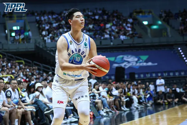 ▲國王林書豪、奧帝，海神胡瓏貿、邱子軒、克雷格、蘇文儒，高雄巨蛋。（圖／TPBL提供）