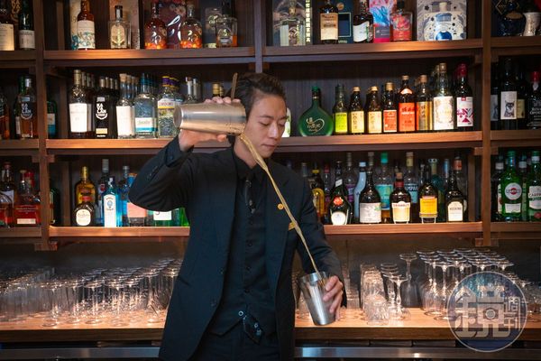 位在東密道旁的時髦酒吧「覓到by吧沐」，是與名列亞洲50大的BAR MOOD合作，能喝到台灣在地調酒，Bartender是葉菊蘭親自挖角而來。