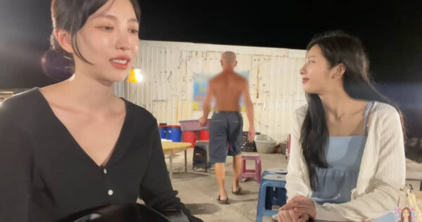 尹到怡（左）近日在頻道上透露，到澎湖「阿家生蠔」消費，卻遭到老闆言語挑釁。（圖／윤도이 尹到怡 DOILY LIFE YouTube）