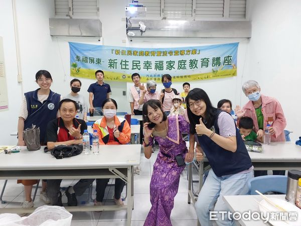▲新住民家庭體驗柬埔寨風情。（圖／移民署屏東縣服務站提供）