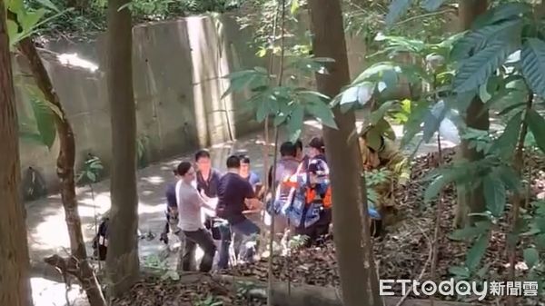 ▲▼ 攻擊彩券行女店員            。（圖／記者林東良翻攝）