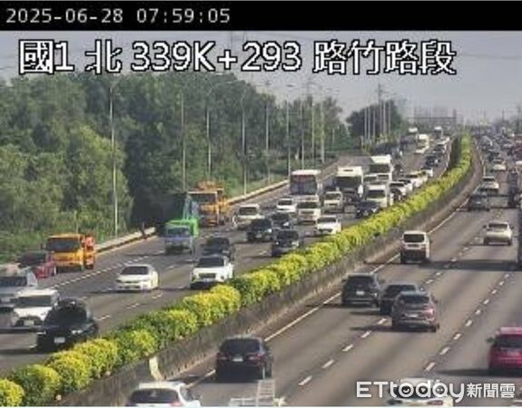 ▲▼國道1號車禍。（圖／翻攝國道監視器）