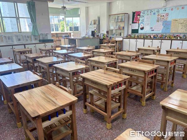 ▲▼國立東華附小導入300套以國產柳杉製成的課桌椅與書包收納櫃。（圖／花蓮分署提供，下同）