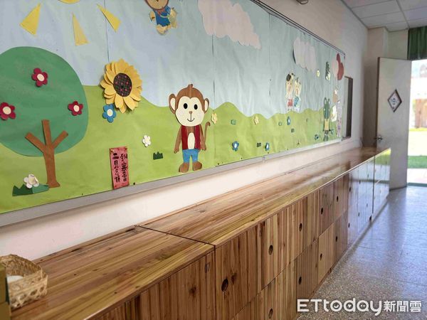 ▲▼國立東華附小導入300套以國產柳杉製成的課桌椅與書包收納櫃。（圖／花蓮分署提供，下同）