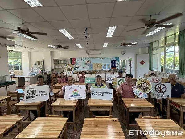 ▲▼國立東華附小導入300套以國產柳杉製成的課桌椅與書包收納櫃。（圖／花蓮分署提供，下同）