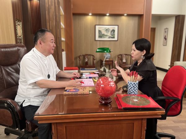 ▲命理大師謝沅瑾客串《好運來》，全是錦雯一手促成。（圖／民視提供）