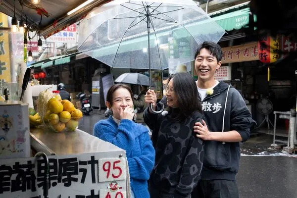 ▲蔡凡熙(右起)與媽媽跟曾寶儀 。（圖／三立提供）