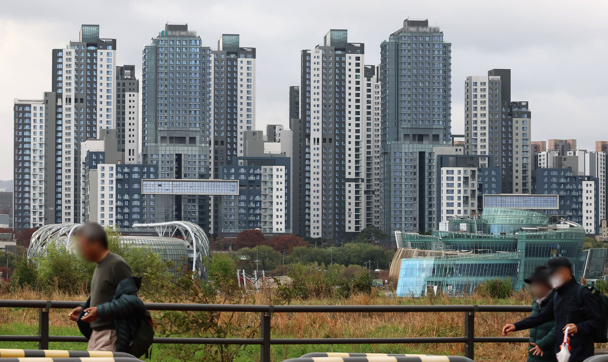 ▲▼南韓首爾市瑞草區新建公寓住宅區。（圖／VCG）